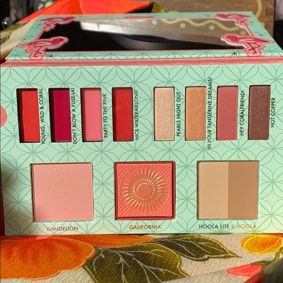 NWT BENEFIT Party Like Flockstar face palette LTD - Picture 7 of 8